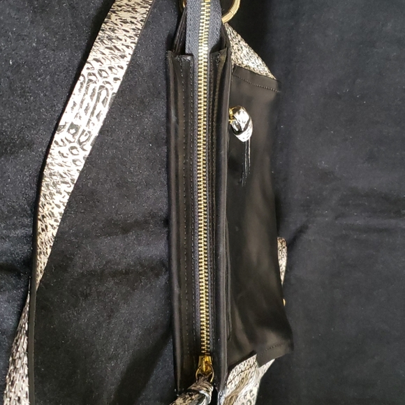 Kenneth Cole Black Leather Crossbody Bag - Picture 6 of 8